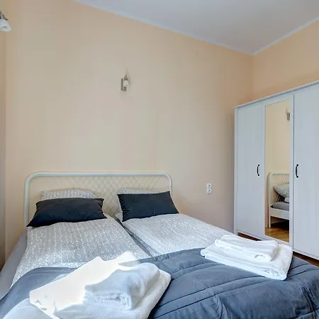 Opera Apartment *